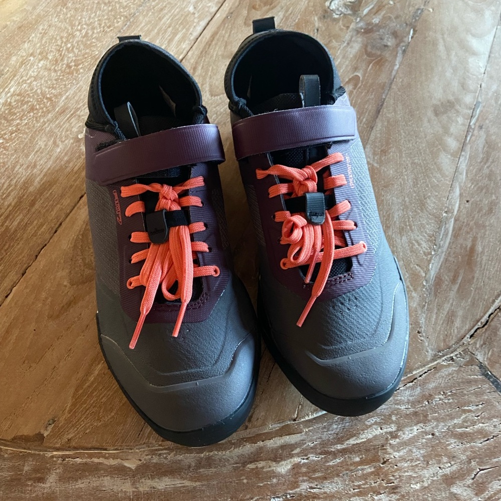 Shimano mountain bike shoes that click in